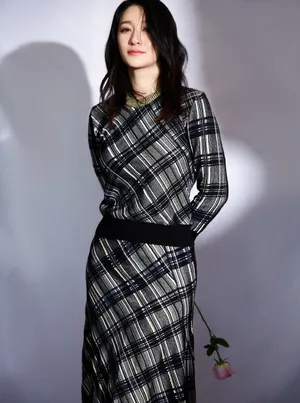 李小冉印花连衣裙性感图片写真_2