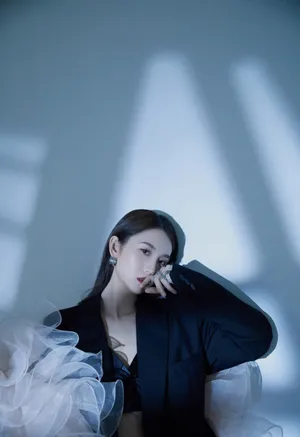 刘力菲暗黑系性感甜酷写真图片_2