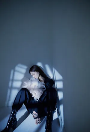 刘力菲暗黑系性感甜酷写真图片_3