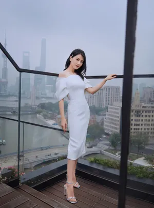 高圆圆白色连衣裙魅力写真图片_2