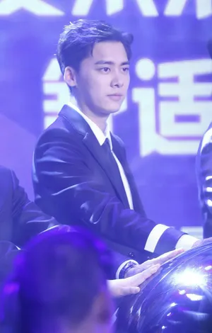 李易峰黑白西装身材挺拔帅气撩人现场照图片_2