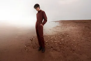 王俊凯酷帅荒岛大片写真图片_4