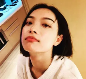 倪妮短发居家笑容甜美自拍照图片_2