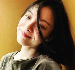倪妮短发居家笑容甜美自拍照图片_3
