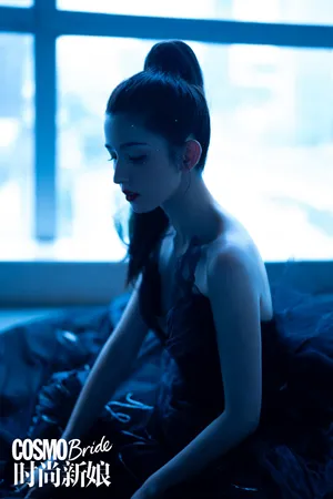 哈妮克孜黑天鹅造型性感写真图片_3