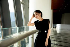 马苏黑裙性感撩人写真图片