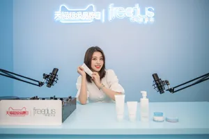 刘人语白裙甜美治愈写真图片_5