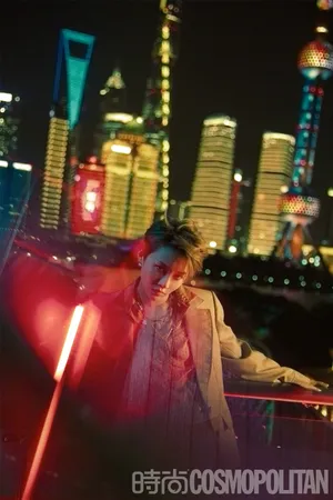 刘雨昕侧针织毛衣眼镜温柔文艺写真图片_7