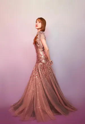 金莎粉色亮片长裙梦幻甜美十足写真图片