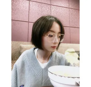 胡冰卿清新甜美生活照图片_2