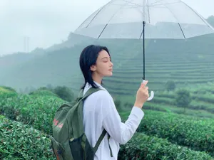 张馨予茶山民族风外套休闲惬意美照图片_4