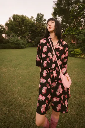 王悦伊印花裙初秋街拍图片_8