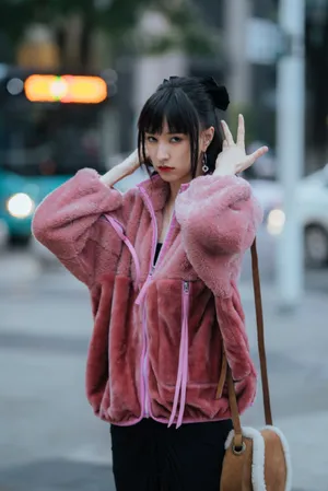 王悦伊粉嫩甜美写真图片_3
