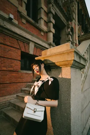 王悦伊黑裙性感时尚写真图片_3