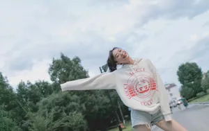 袁姗姗卫衣配短裤元气满满美照图片