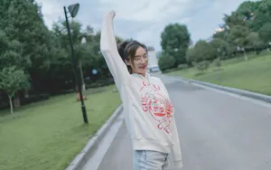 袁姗姗卫衣配短裤元气满满美照图片_4