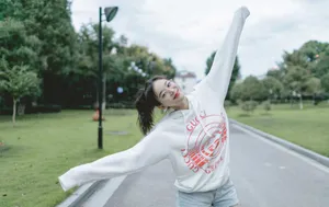 袁姗姗卫衣配短裤元气满满美照图片_8