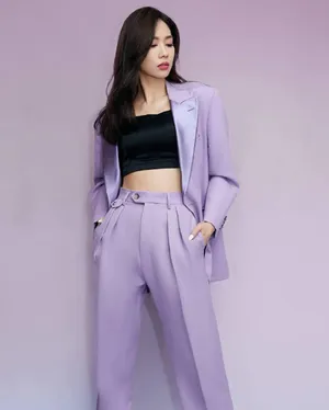 王霏霏紫色西服酷美写真图片_5