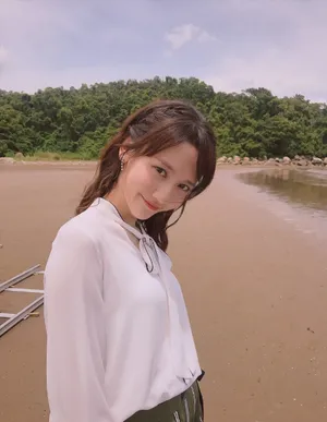 李墨之白衫甜美旅拍图片