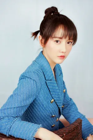 李墨之蓝色套装甜酷写真图片_1