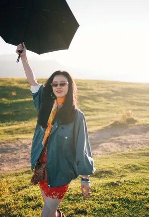 李梦随性洒脱写真图片
