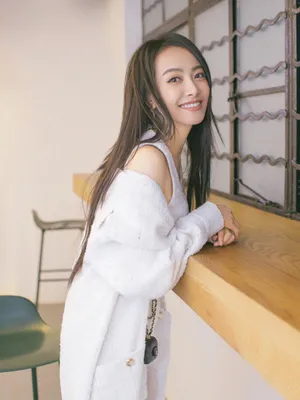 宋茜长发白衣甜美写真图片_4