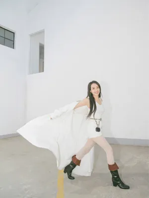 宋茜长发白衣甜美写真图片_6