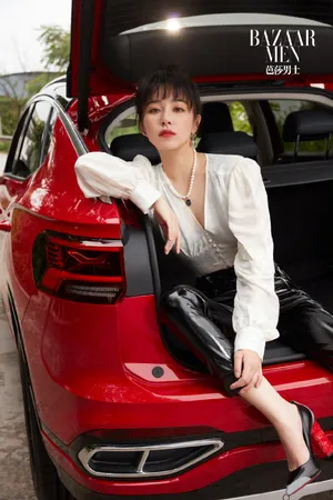 阚清子皮衣性感车拍大片写真图片_6