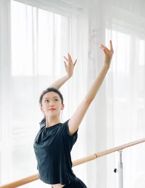 魏一优雅性感练习照图片_1