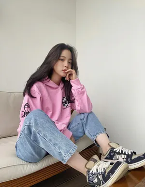 欧阳娜娜粉色卫衣清新舒适自拍图片_2