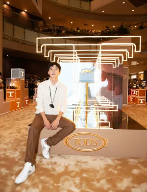 刘昊然白色衬衫品牌活动照图片_7