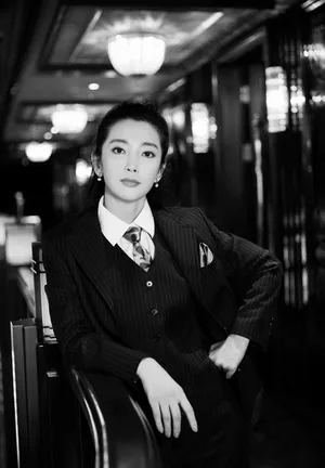 李冰冰复古摩登西装黑皮鞋帅气十足写真图片_3