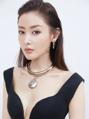 张天爱性感冷艳写真图片_4