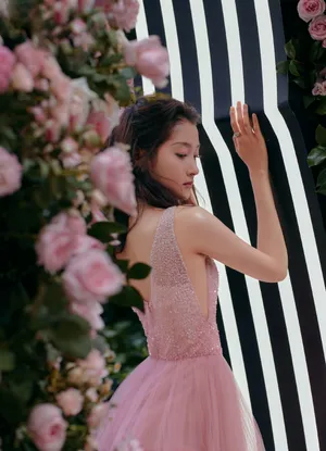 关晓彤花粉蛋糕裙写真图片_4