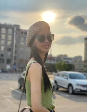 陈都灵清秀甜美街拍图片_1