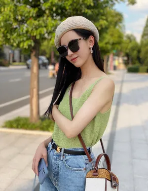 陈都灵清秀甜美街拍图片
