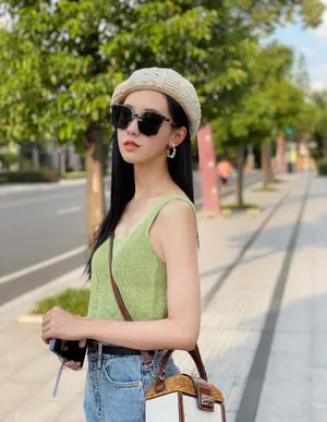 陈都灵清秀甜美街拍图片_2