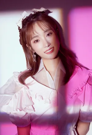 张可盈粉裙清新甜美写真图片_5