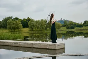 angelababy格纹抹胸性感写真