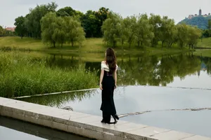 angelababy格纹抹胸性感写真_8