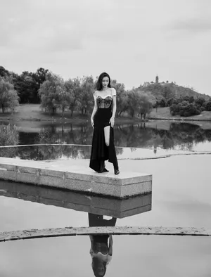 angelababy格纹抹胸性感写真_9