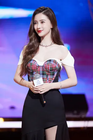 angelababy甜酷性感活动现场照片_3