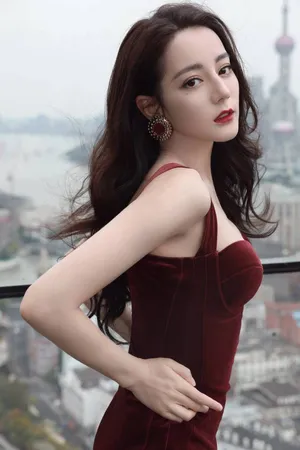 赵樱子迪丽热巴合照皮肤白皙美照图片