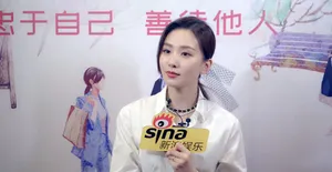 刘诗诗唇红齿白浅笑嫣然优雅现场照图片