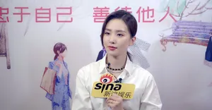 刘诗诗唇红齿白浅笑嫣然优雅现场照图片_4