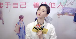 刘诗诗唇红齿白浅笑嫣然优雅现场照图片_5