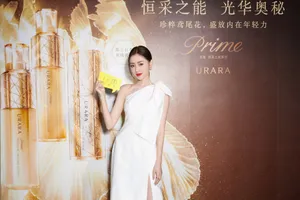 张天爱斜肩白裙活动图片_5