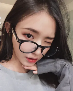 林允甜美俏皮自拍图片_3
