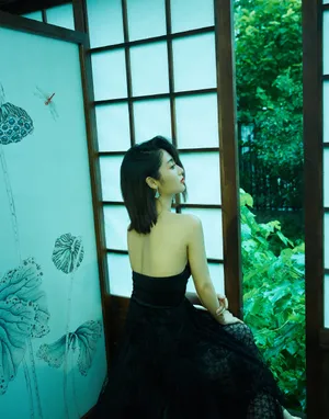 邢菲最新时尚杂志写真图片_4