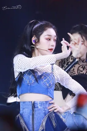 希林娜依·高元气甜美舞台照图片_3